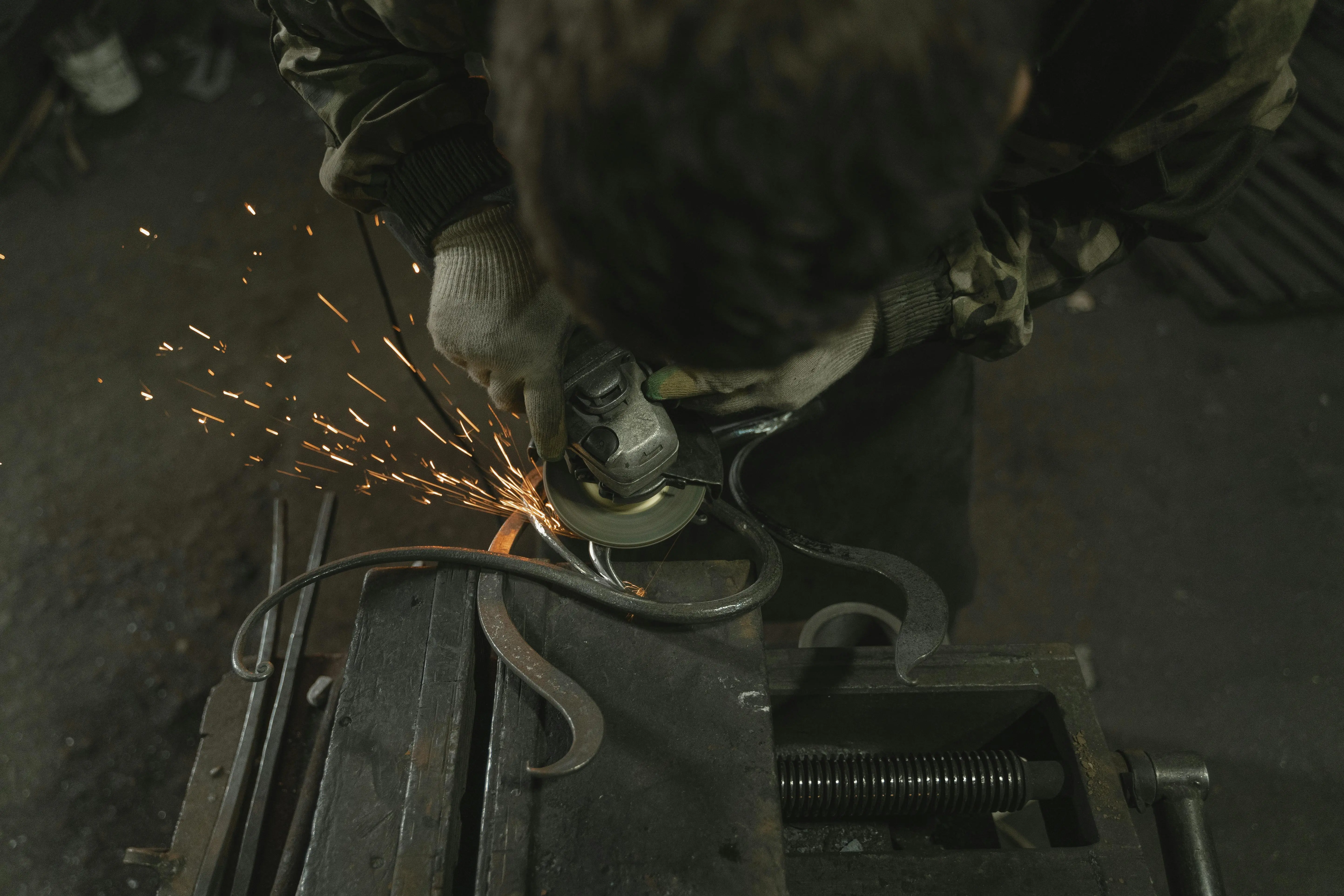 Welded steel privacy planter